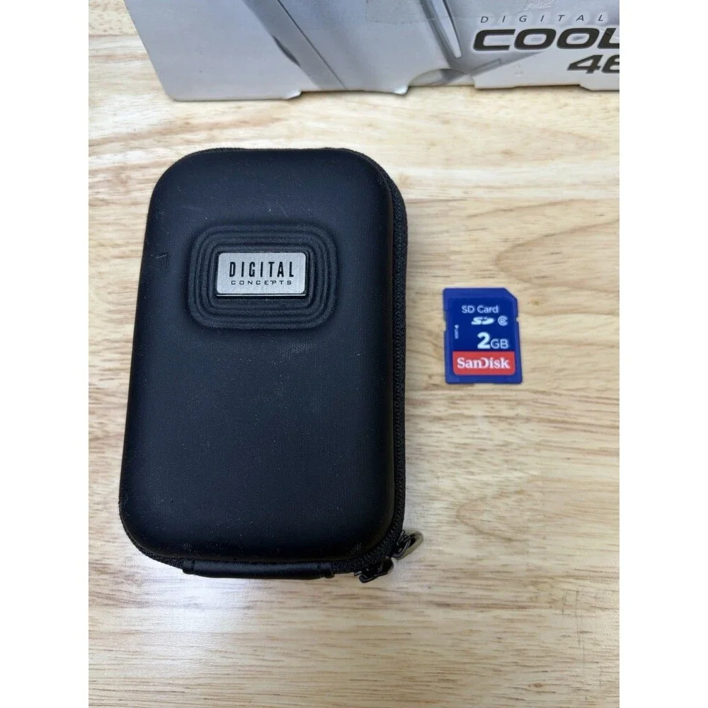 Nikon Coolpix 4600 Digital Camera Silver Tested Works w Box Charger Case SD Card